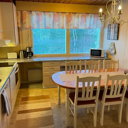 Omakotitalo 100m2, 3 Makuuhuonetta Lägenhet *